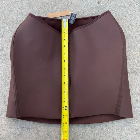 NWT SKIMS Rubberized Scuba Coverup Swim Skirt Medium M Cocoa Brown Sexy Beach - Picture 6 of 9